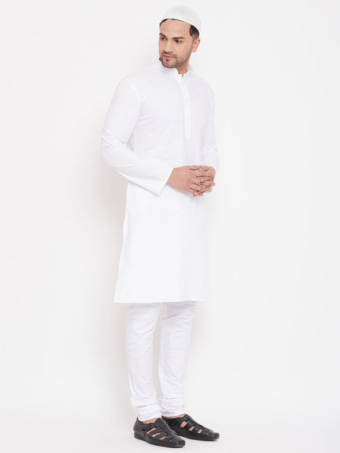 Vastramay Men's White Cotton Blend Kurta Pyjama Set With A Prayer Cap