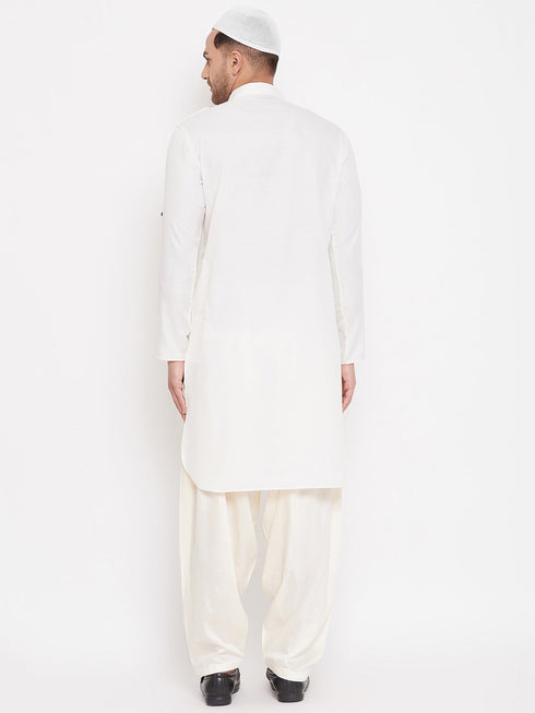 Vastramay Men's Cream And White Cotton Blend Pathani Kurta Set With Prayer Cap