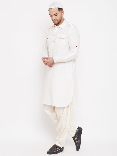 Vastramay Men's Cream And White Cotton Blend Pathani Kurta Set With Prayer Cap