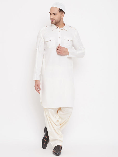 Vastramay Men's Cream And White Cotton Blend Pathani Kurta Set With Prayer Cap