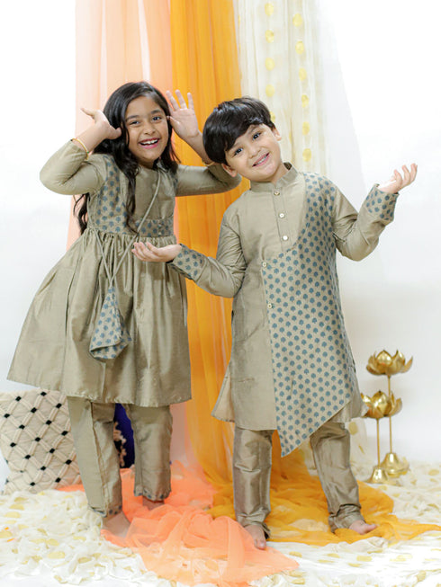 Vastramay Brown Silk Blend Ethnic Print Kurta Pyjama Sibling Set
