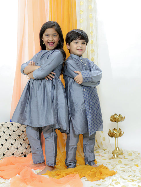 Vastramay Grey Silk Blend Ethnic Print Kurta Pyjama Sibling Set