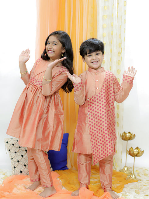 Vastramay Pink Silk Blend Ethnic Print Kurta Pyjama Sibling Set