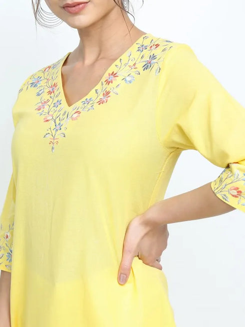 Vasthrlay Yellow Printed Straight Kurtas