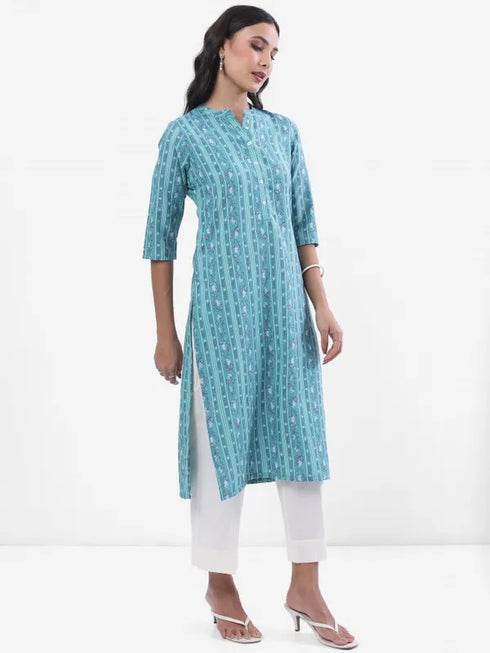 Vasthrlay Women Blue Printed Straight Kurtas