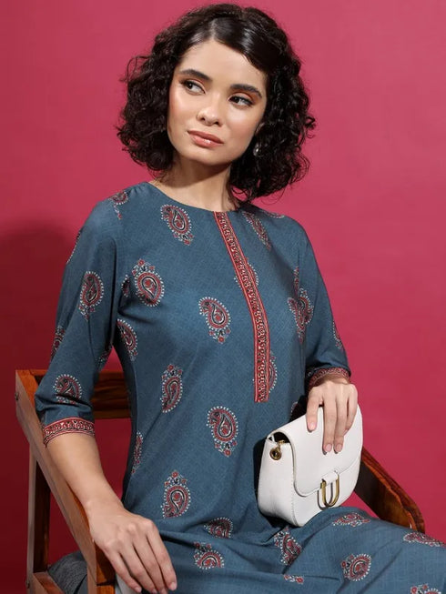 Vasthrlay Women Blue Printed Straight Kurtas