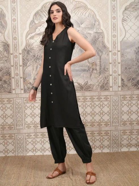 Vasthrlay Black Printed Straight Kurtas