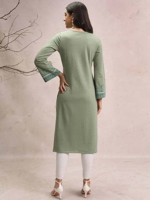 Vasthrlay Women Green Printed Straight Kurtas