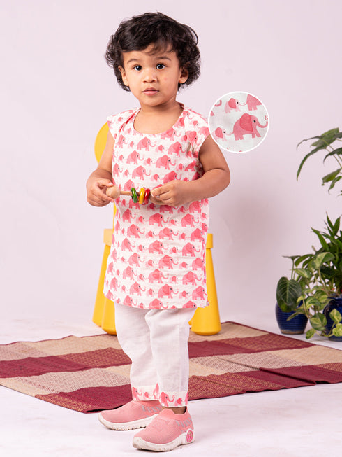 Vastramay Infant Boy's Pink Cotton Blend Kurta Pyjama Set