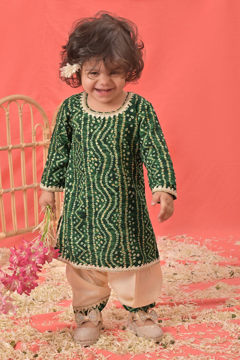VASTRAMAY SISHU Girls Green Bandhni Print Kurta And Patiala Set