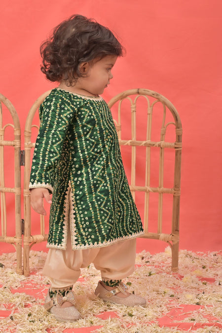 VASTRAMAY SISHU Girls Green Bandhni Print Kurta And Patiala Set