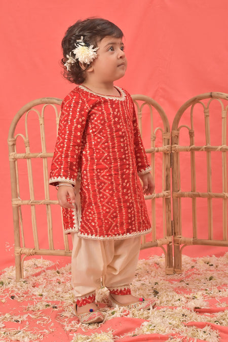 VASTRAMAY SISHU Girls Red Bandhni Print Kurta And Patiala Set