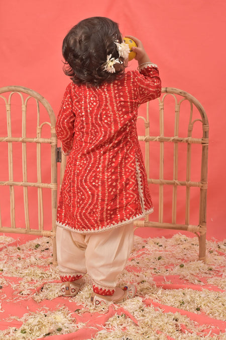 VASTRAMAY SISHU Girls Red Bandhni Print Kurta And Patiala Set