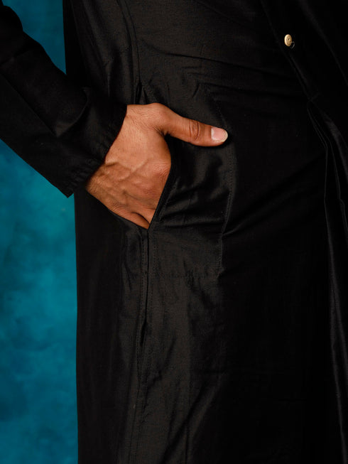 Vastramay Men's Black Pleated Kurta