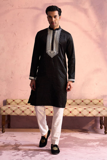SHRESTHA BY VASTRAMAY Men's Black Silk Machine Embroidered Kurta