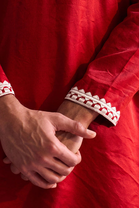 SHRESTHA BY VASTRAMAY Men's Red Silk Blend Machine Embroidered Kurta Pyjama