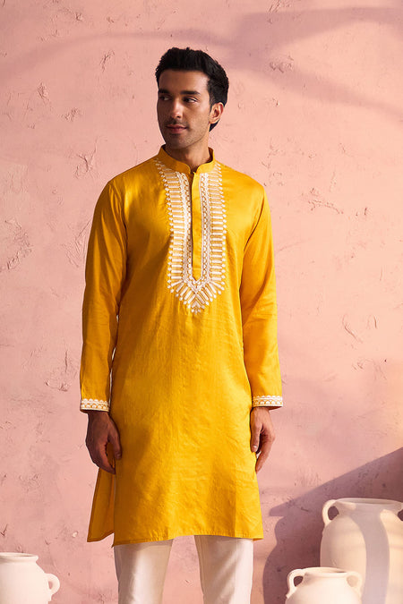 SHRESTHA BY VASTRAMAY Men's Yellow Silk Machine Embroidered Kurta