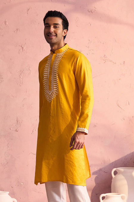 SHRESTHA BY VASTRAMAY Men's Yellow Silk Machine Embroidered Kurta