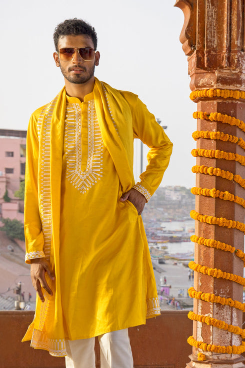 SHRESTHA BY VASTRAMAY Men's Yellow Silk Machine Embroidered Kurta