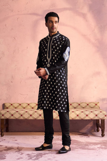 SHRESTHA By VASTRAMAY Men's Black Silk Embroidered Ethnic Kurta Pyjama Set
