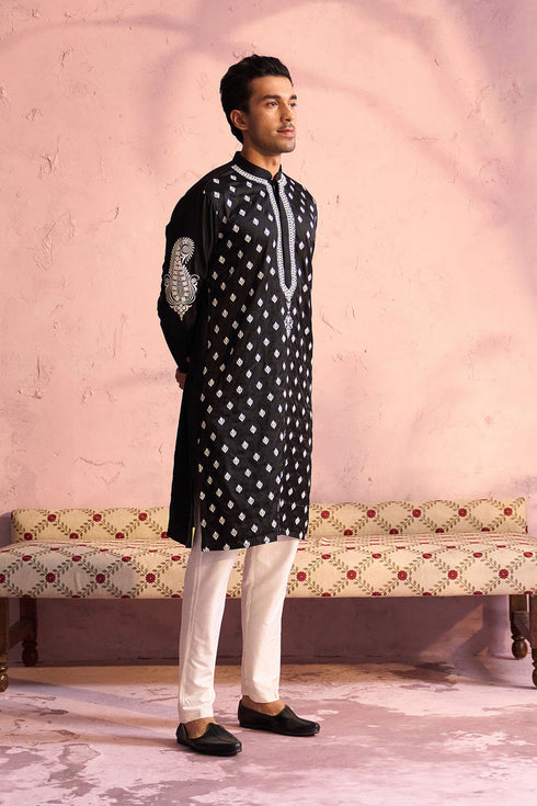 SHRESTHA By VASTRAMAY Men's Black Silk Embroidered Ethnic Kurta With Pant Set
