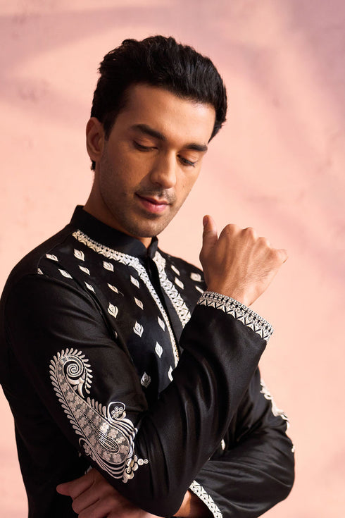 SHRESTHA By VASTRAMAY Men's Black Silk Embroidered Ethnic Kurta With Pant Set