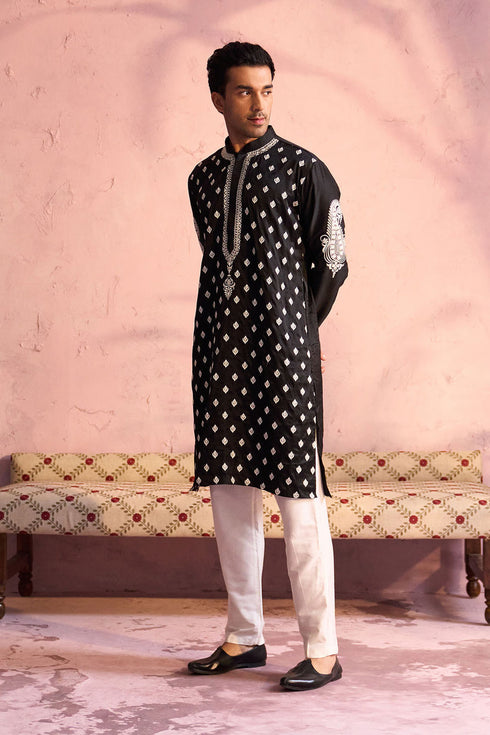 SHRESTHA By VASTRAMAY Men's Black Silk Embroidered Ethnic Kurta With Pant Set