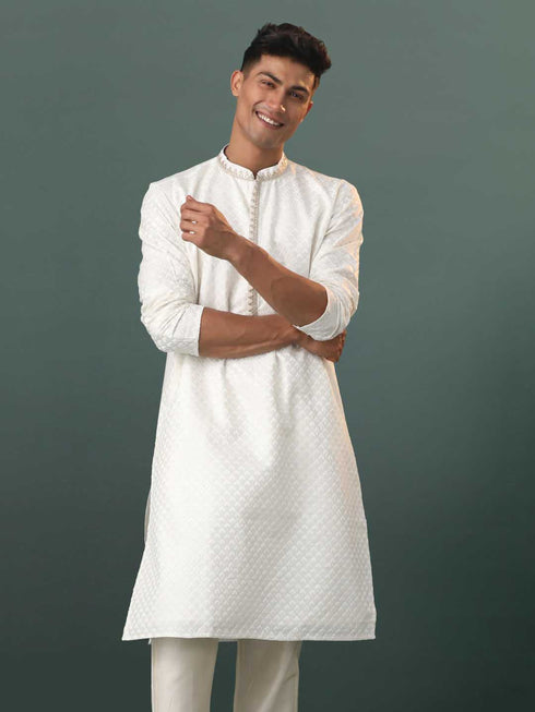 Vastramay Men's Cream Embroidered Cotton Blend Kurta