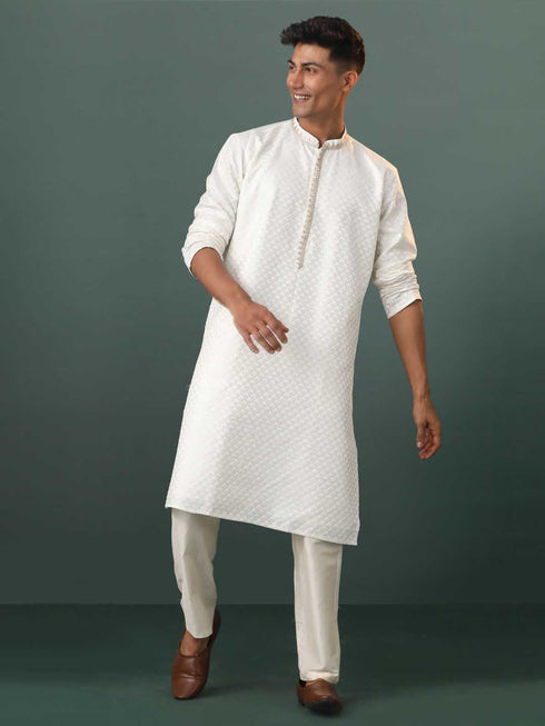 Vastramay Men's Cream Embroidered Cotton Blend Kurta