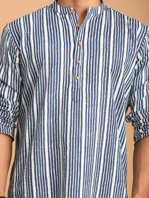 Vastramay Men's White And Blue Striped cotton Kurta