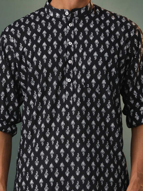 Vastramay Mens Black Printed Cotton Kurta Pyjama Set