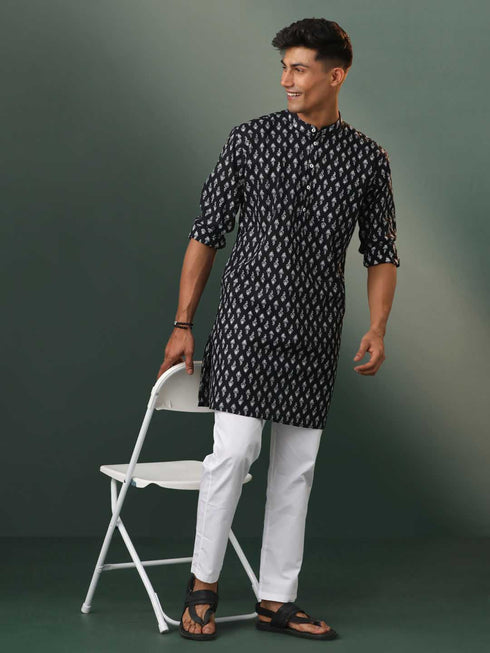 Vastramay Mens Black Printed Cotton Kurta Pyjama Set