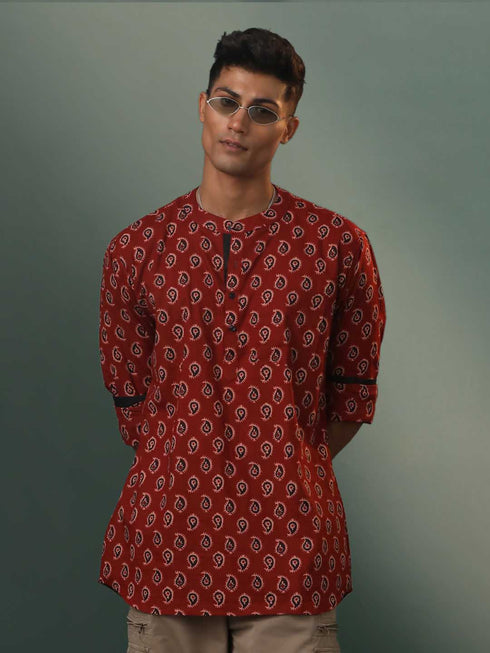 Vastramay Men's Maroon Ajrakh Print Cotton Short Kurta
