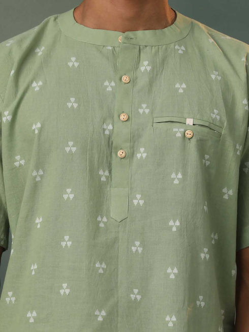 Vastramay Men's Green Cotton Jacquard Short Kurta