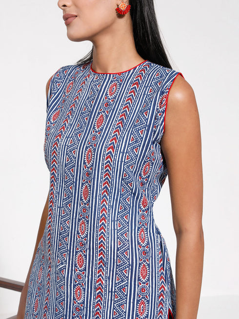 Vastramay Women's Blue And Red Kalamkari Kurta Palazzo Set