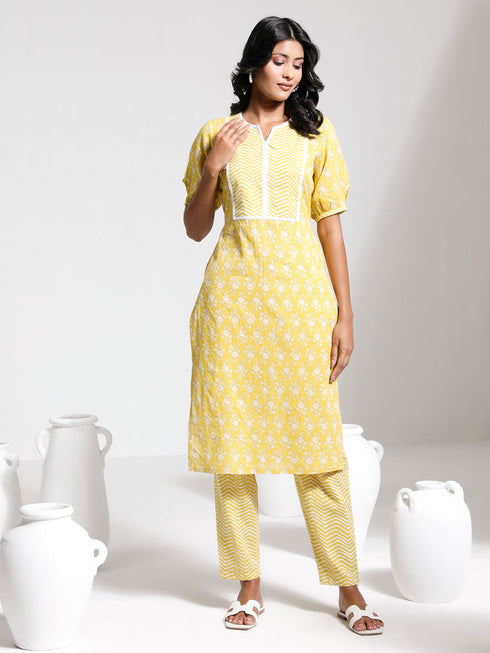 Vastramay Women's Yellow Printed Cotton Kurta Pant Set