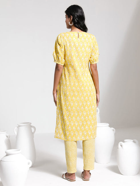 Vastramay Women's Yellow Printed Cotton Kurta Pant Set
