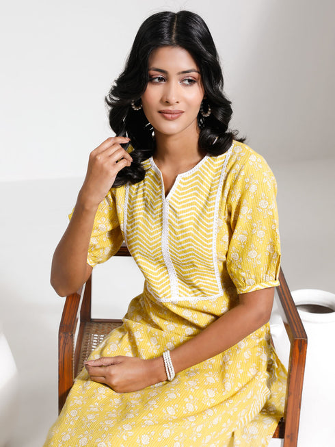 Vastramay Women's Yellow Printed Cotton Kurta Pant Set