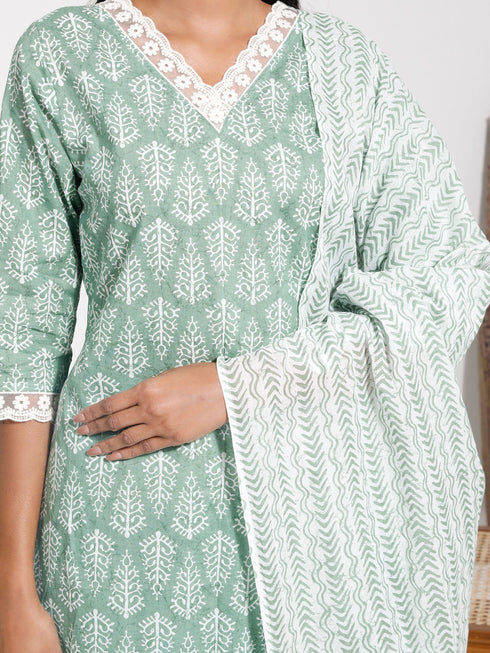 Vastramay Women's Green Cotton Kurta Set With Matching Dupatta