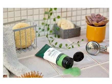 The Body Shop Tea Tree SqueakyClean Scrub