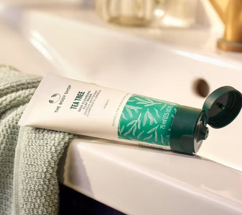 The body shop Tea Tree Skin Clearing Clay Mask