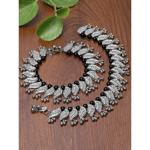 Karatcart Silver Plated Black Beads Studded Kundan Anklet for Women