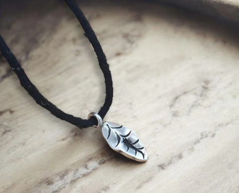 Excellent gifting Black Thread 925 Sterling Silver Oxidized Leaf charm Women single Anklet