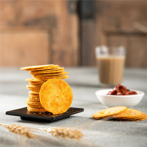 Stuti Khakhra Cheese Chilli Coin Khakhra With Schezwan Chutney