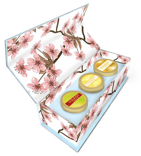Vaadi Herbals Glamorous Glow Skin Care Herbal Gift Set