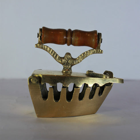 Brass Press Iron Showpiece 99g