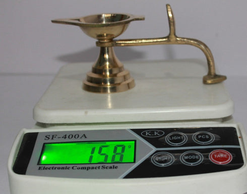 Brass Table Diya Deepak With Handle 158gm