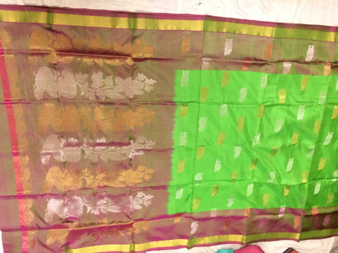 Pallu Butta With Green Color Saree