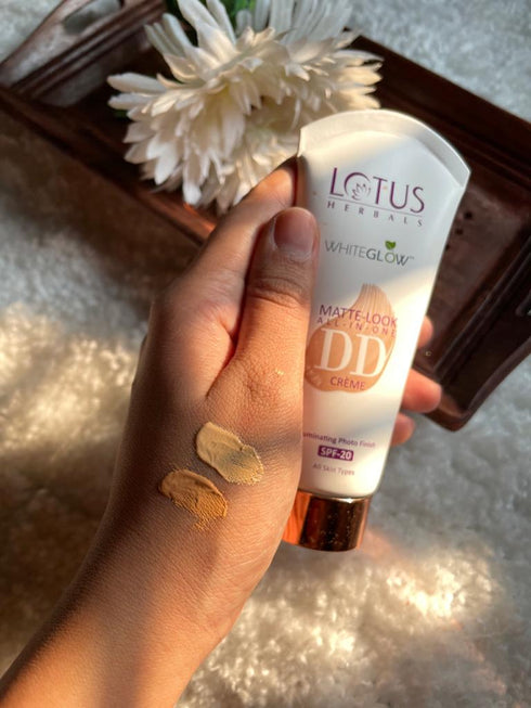 Lotus Whiteglow Matt Look Dd Creme Spf 20 Natural Beige