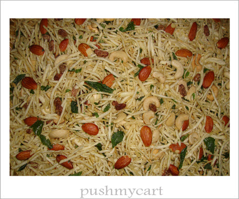 Mithai Wala Aalu Chivda With Dry Fruits